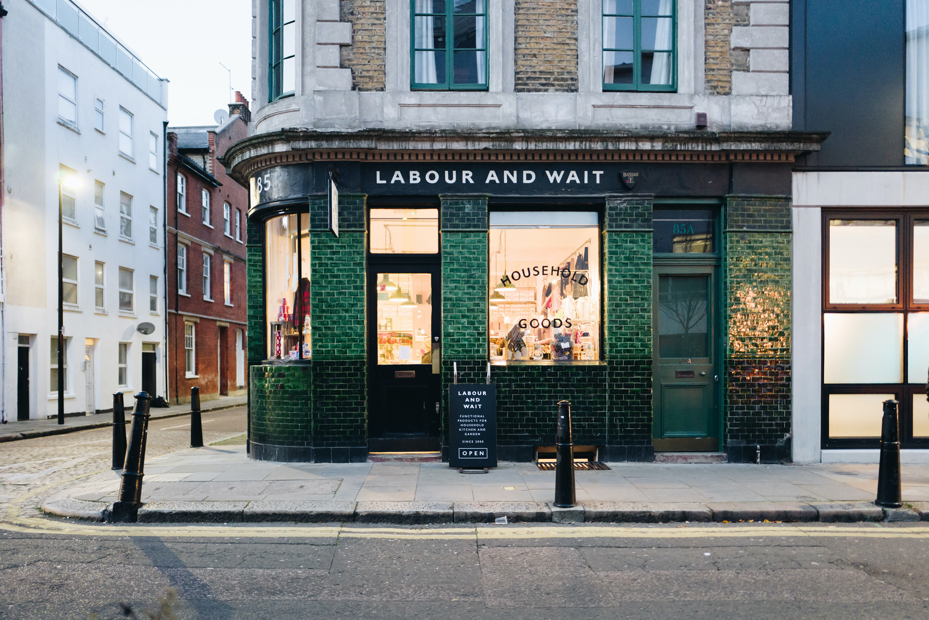 FACEBOOK CREATES NEW AD SERVICES FOR BRICK-AND-MORTAR STORES
